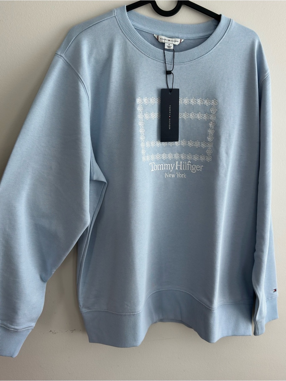 Tommy Hilfiger NWT Women’s Crewneck Size Medium Breezy Blue